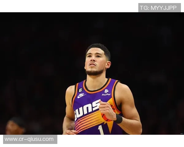 布克上半场表现全面贡献13分5篮板4助攻2抢断次节火力全开再添10分 布克上半场表现全面贡献13分5篮板4助攻2抢断次节火力全开再添10分