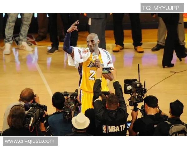 科比亲穿24号球衣拍出889万美元创纪录06年仅售10000美元