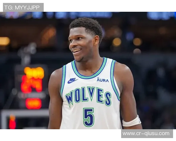 爱德华兹半场表现抢眼13投6中砍下并列最高16分助力球队奋勇争先