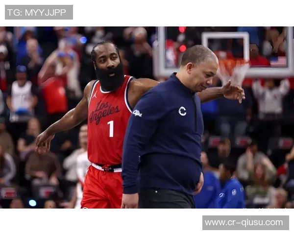 卢指导：球队计划新赛季降低哈登使用率与比赛负荷以提升整体表现